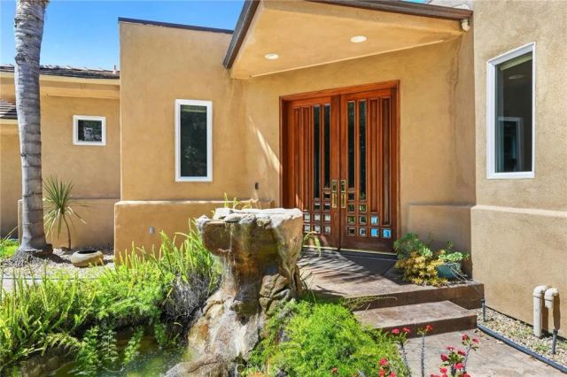 28521 Gladstone Court, Escondido, CA 92026