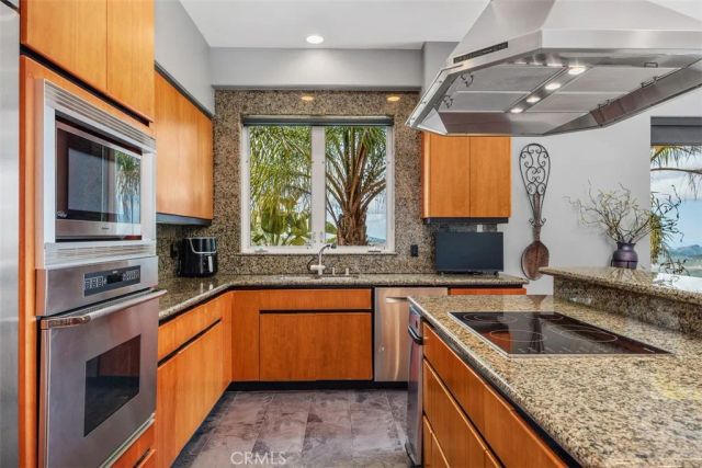 28521 Gladstone Court, Escondido, CA 92026