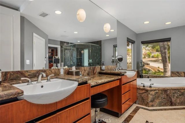 28521 Gladstone Court, Escondido, CA 92026