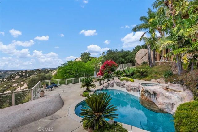 28521 Gladstone Court, Escondido, CA 92026