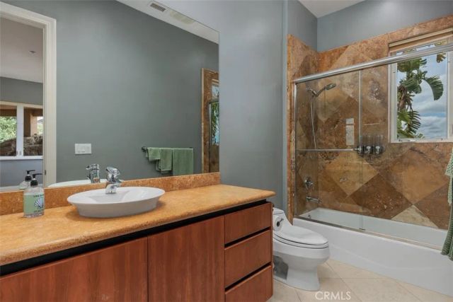 28521 Gladstone Court, Escondido, CA 92026