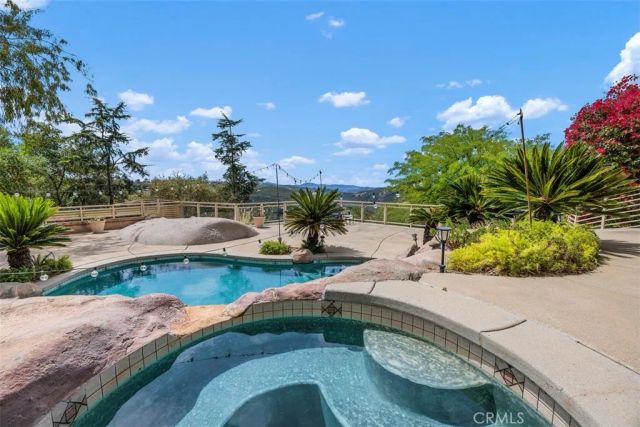 28521 Gladstone Court, Escondido, CA 92026