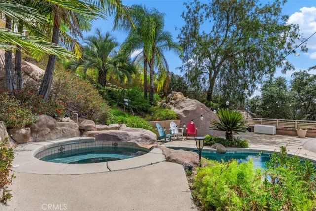 28521 Gladstone Court, Escondido, CA 92026