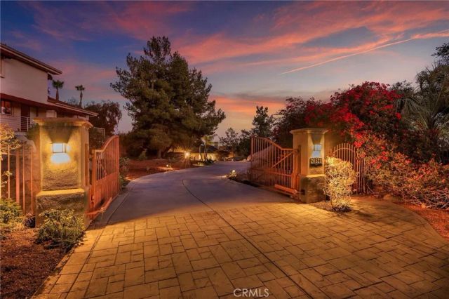 28521 Gladstone Court, Escondido, CA 92026