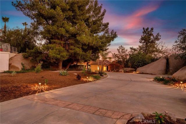 28521 Gladstone Court, Escondido, CA 92026