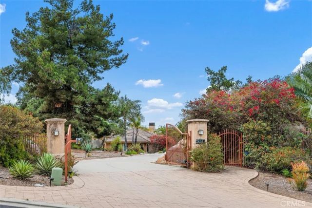 28521 Gladstone Court, Escondido, CA 92026