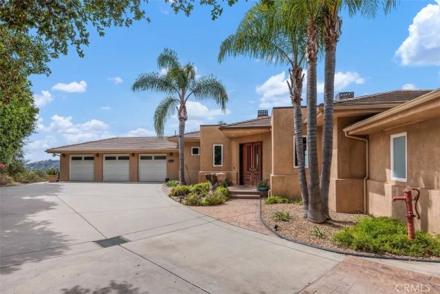 28521 Gladstone Court, Escondido, CA 92026