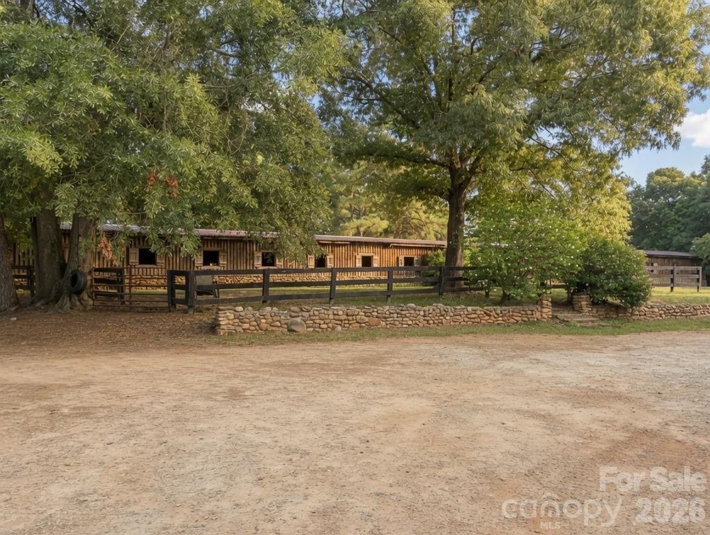 350 Vick Russell Lane, Columbus, NC 28722