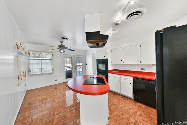 6223 Wigwam Dr, San Antonio, TX 78238