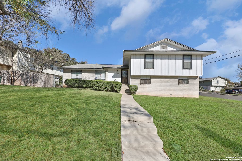 6223 Wigwam Dr, San Antonio, TX 78238