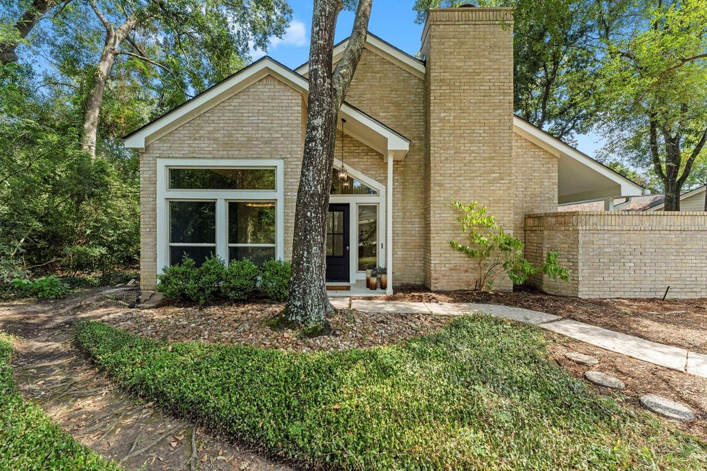 4 N Autumnwood Way, The Woodlands, TX 77380