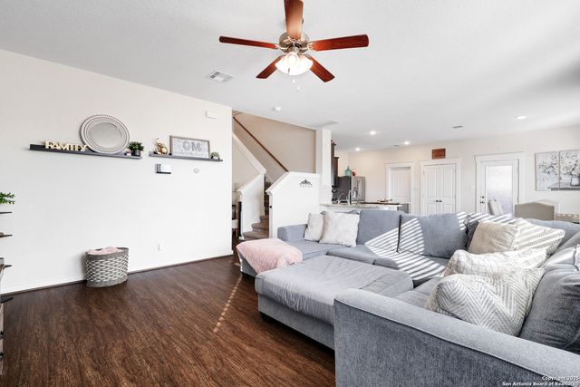 10614 Rosalina Loop, Converse, TX 78109