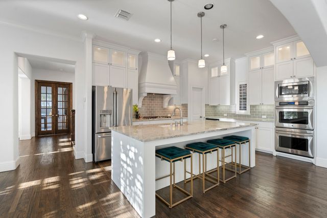 2200 Whitman Lane, Carrollton, TX 75010