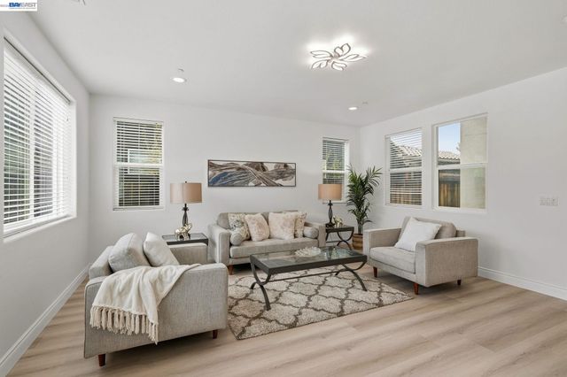 574 Mandevilla Dr, Brentwood, CA 94513