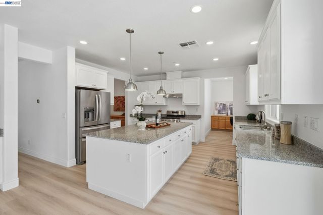 574 Mandevilla Dr, Brentwood, CA 94513