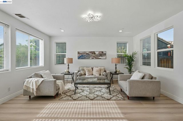 574 Mandevilla Dr, Brentwood, CA 94513