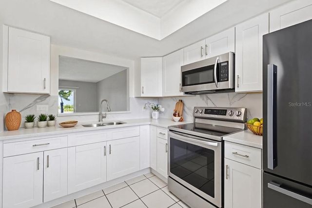6314 NEWTOWN CIRCLE 14A2, Tampa, FL 33615