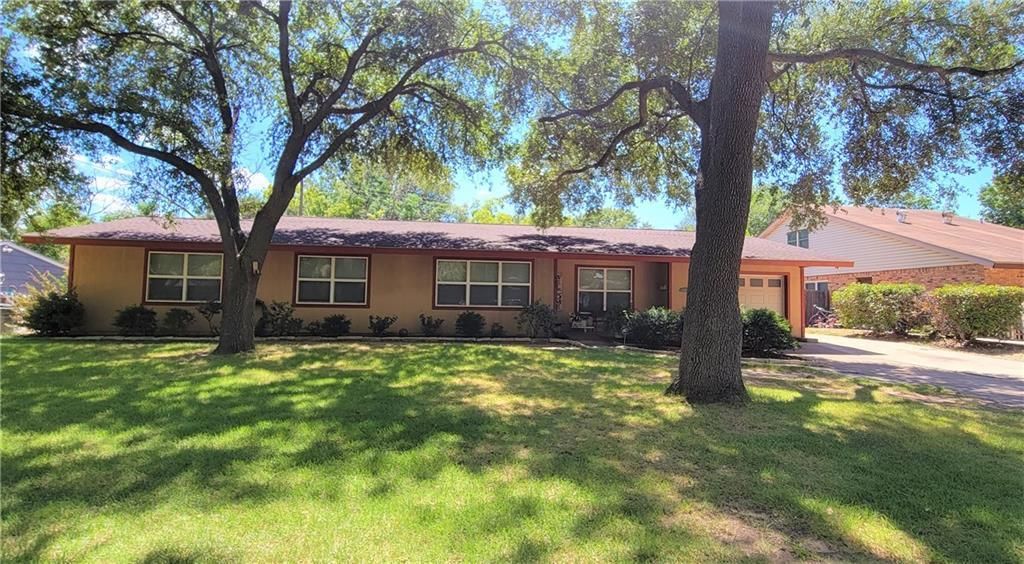 403 San Jacinto DR, Rockdale, TX 76567
