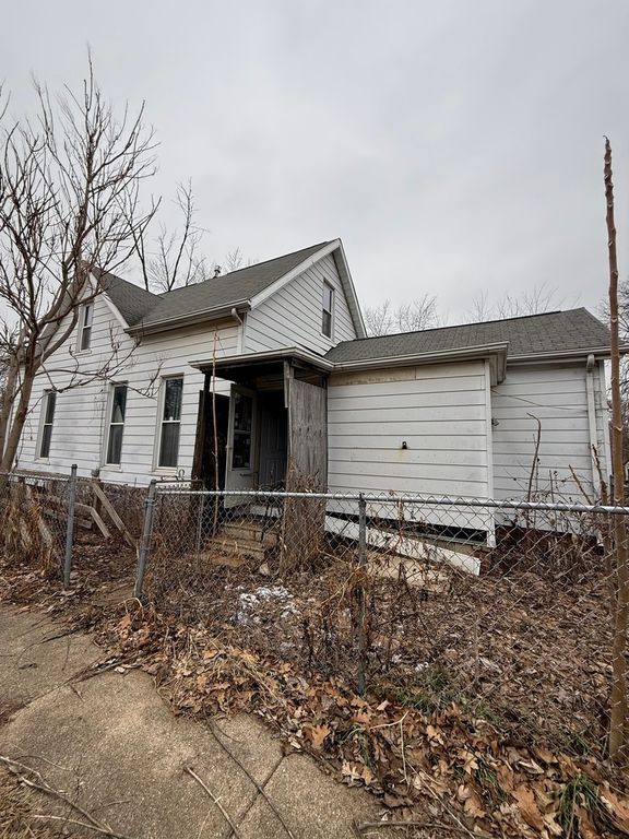 310 S Western Avenue, Bloomington, IL 61701