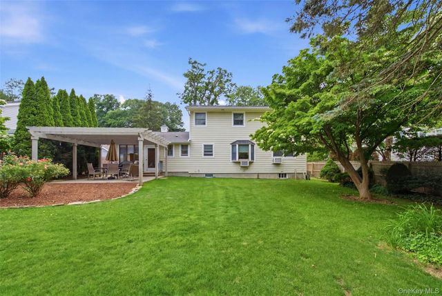 2 Ottawa Avenue, Centerport, NY 11721