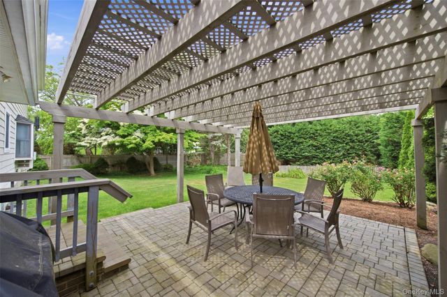 2 Ottawa Avenue, Centerport, NY 11721