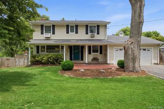 2 Ottawa Avenue, Centerport, NY 11721
