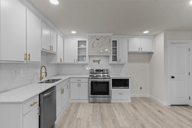 106 Mount Shasta Street, Dallas, TX 75211