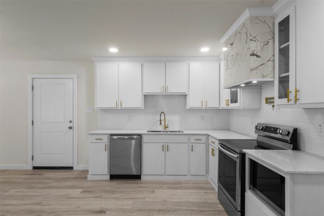106 Mount Shasta Street, Dallas, TX 75211