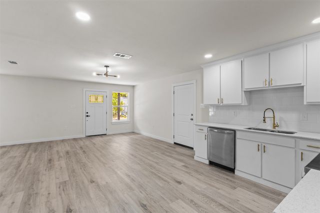 106 Mount Shasta Street, Dallas, TX 75211