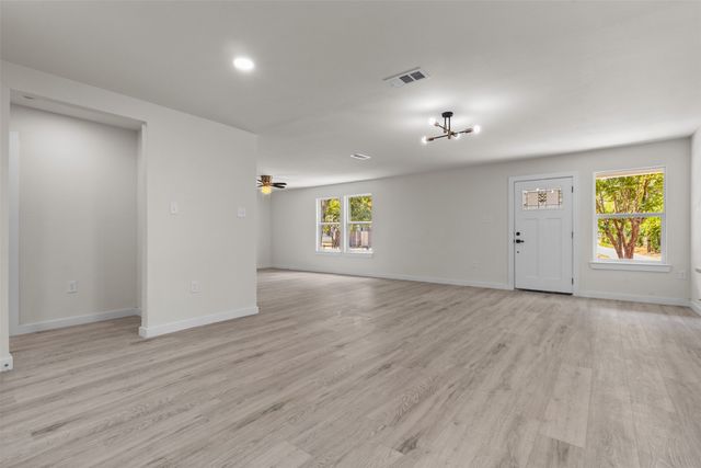 106 Mount Shasta Street, Dallas, TX 75211