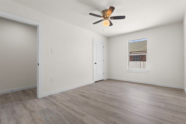 106 Mount Shasta Street, Dallas, TX 75211