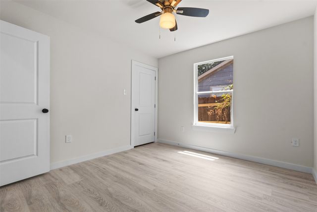 106 Mount Shasta Street, Dallas, TX 75211