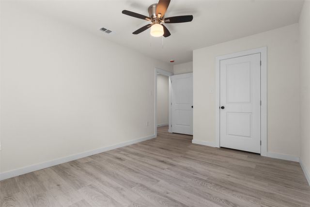 106 Mount Shasta Street, Dallas, TX 75211