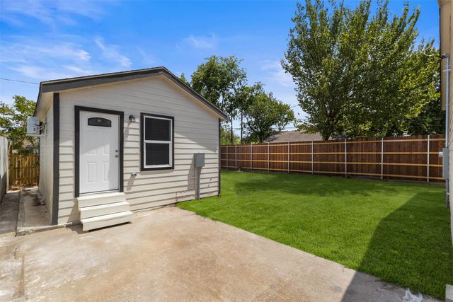106 Mount Shasta Street, Dallas, TX 75211