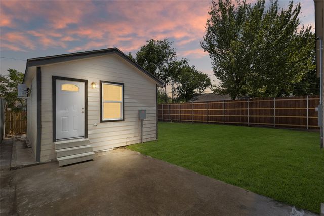 106 Mount Shasta Street, Dallas, TX 75211