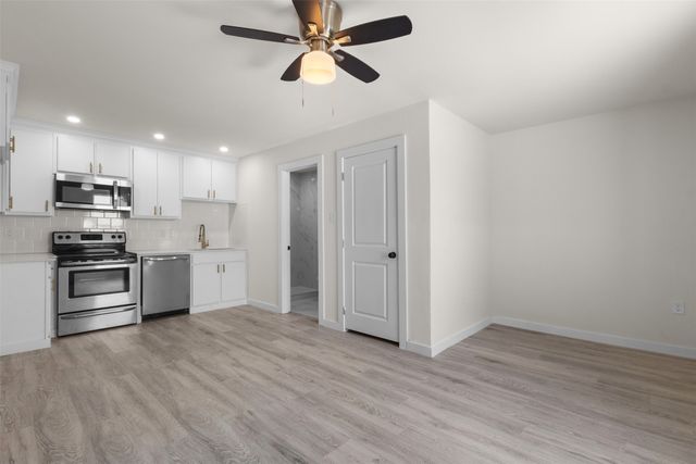 106 Mount Shasta Street, Dallas, TX 75211