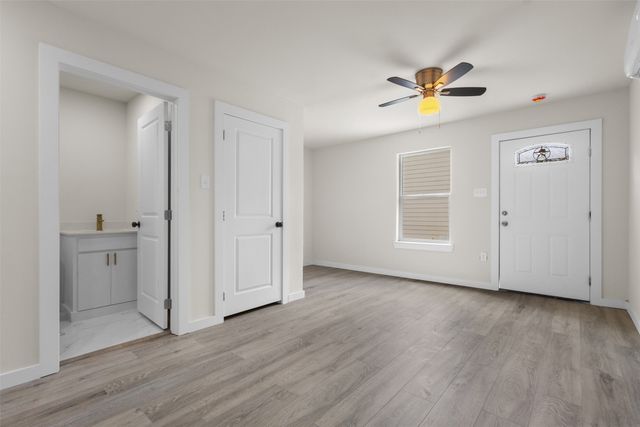 106 Mount Shasta Street, Dallas, TX 75211