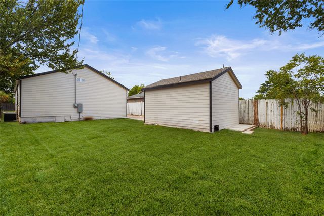 106 Mount Shasta Street, Dallas, TX 75211