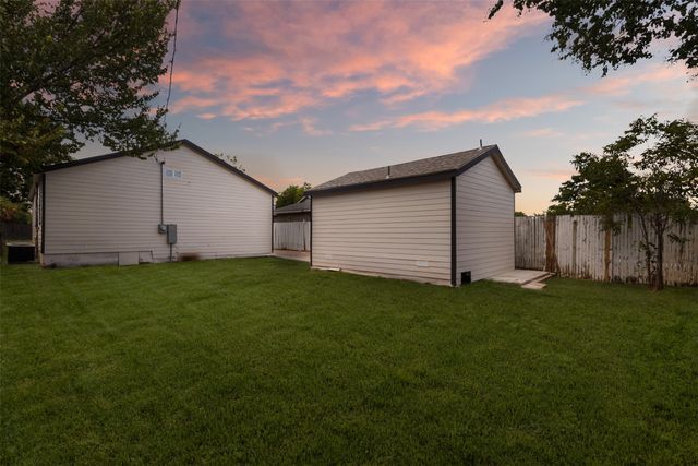 106 Mount Shasta Street, Dallas, TX 75211