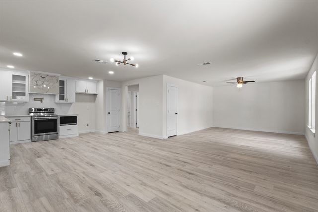 106 Mount Shasta Street, Dallas, TX 75211