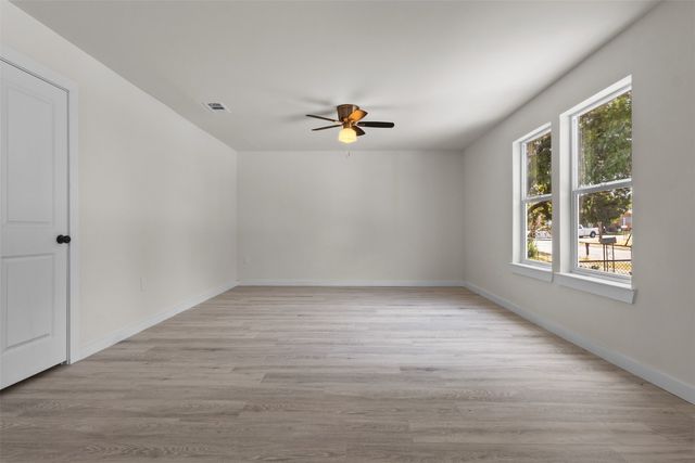 106 Mount Shasta Street, Dallas, TX 75211
