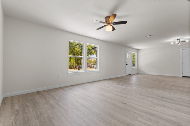 106 Mount Shasta Street, Dallas, TX 75211