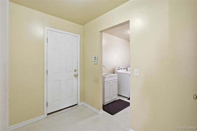 258 Tom Avenue, Pontiac, MI 48341