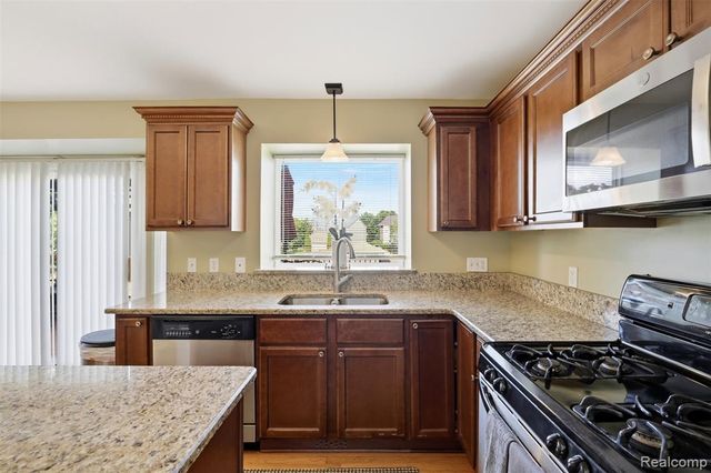 258 Tom Avenue, Pontiac, MI 48341