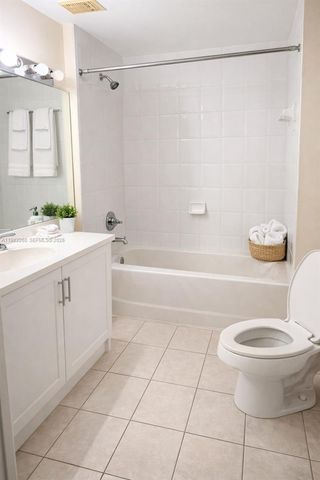 7940 N Nob Hill Rd 102, Tamarac, FL 33321