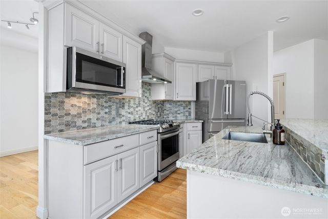24312 E Main Drive, Sammamish, WA 98074