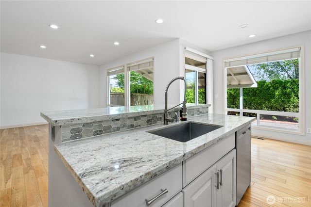 24312 E Main Drive, Sammamish, WA 98074