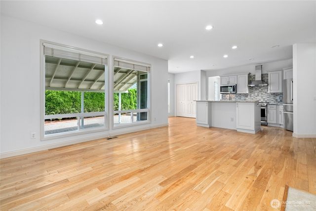 24312 E Main Drive, Sammamish, WA 98074