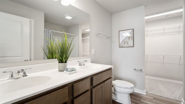 4375 E 44th Street, Des Moines, IA 50317