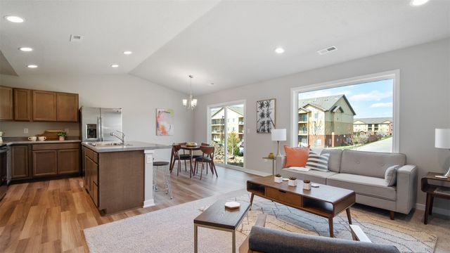 4375 E 44th Street, Des Moines, IA 50317